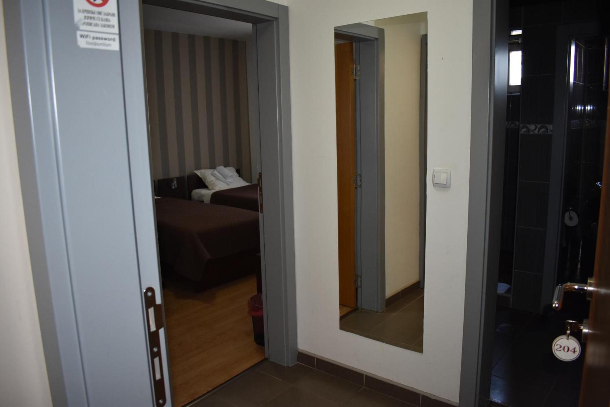 Garni Hotel Lion Jagodina Exterior foto