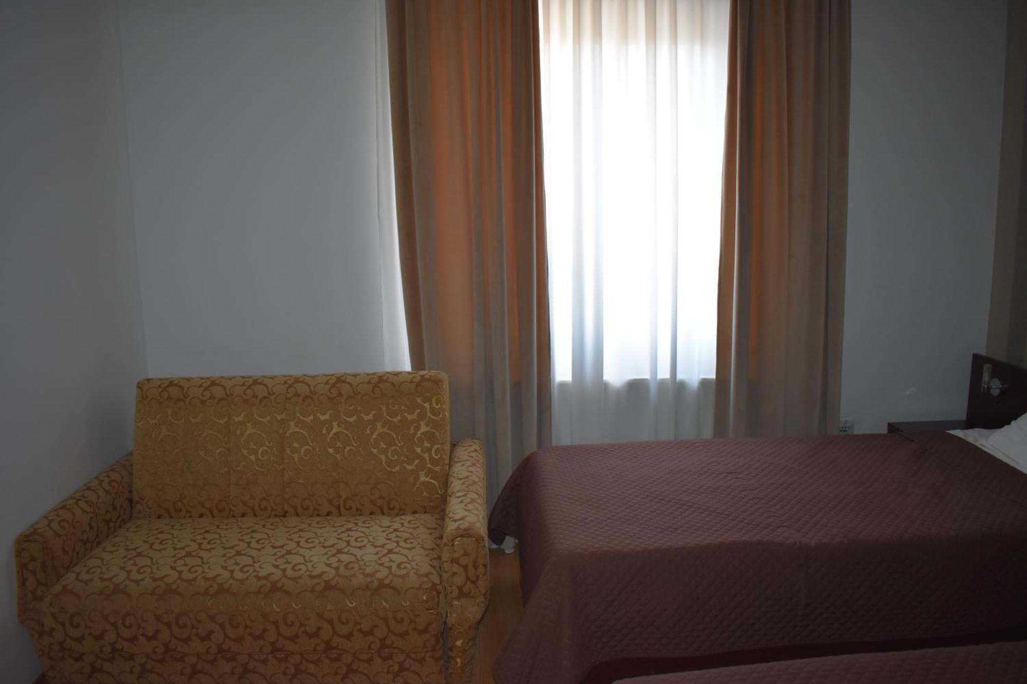 Garni Hotel Lion Jagodina Exterior foto